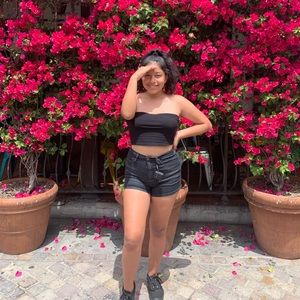 Meet your Posher, Ivon